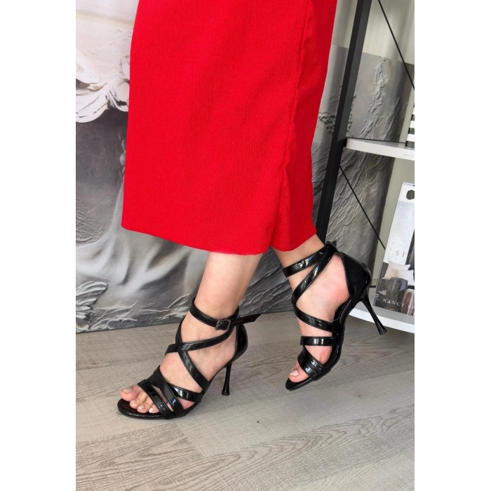 Mariya Siyah Rugan Topuklu Ayakkabı