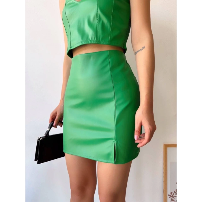 Tek yırtmaçlı arkadan fermuarlı deri etek yeşil s24475