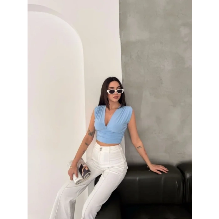 Vatkalı Kolsuz V Yaka Drapeli Crop Bluz Likralı Fit - Bebek Mavisi
