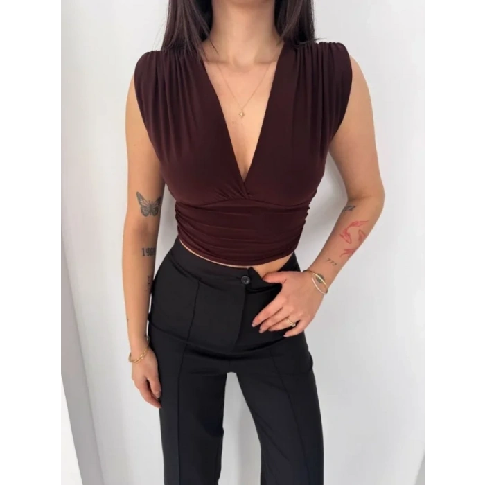 Vatkalı Kolsuz V Yaka Drapeli Crop Bluz Likralı Fit - Kahverengi