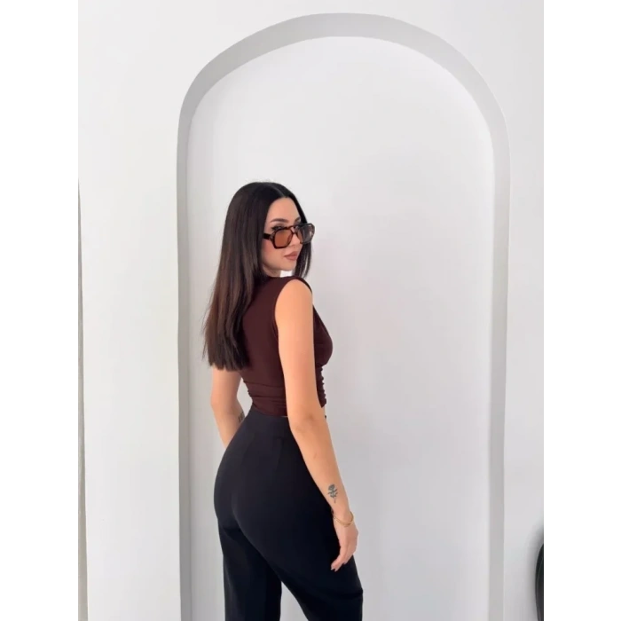 Vatkalı Kolsuz V Yaka Drapeli Crop Bluz Likralı Fit - Kahverengi