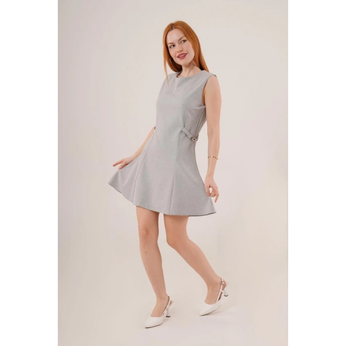 Yanları Zincir Detaylı Sıfır Kol Gri Mini Elbise