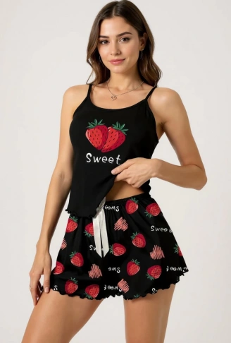 Çilek Baskılı Siyah Askılı Şortlu Pijama Takımı