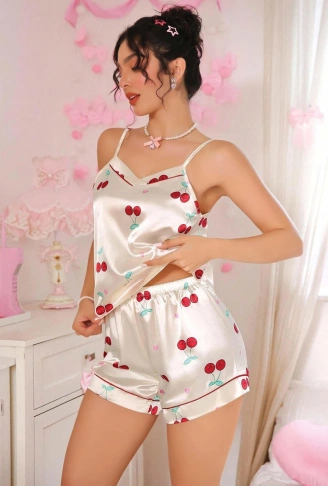 Kadın Ekru Kiraz Desenli Saten Şort Pijama Takımı 2226