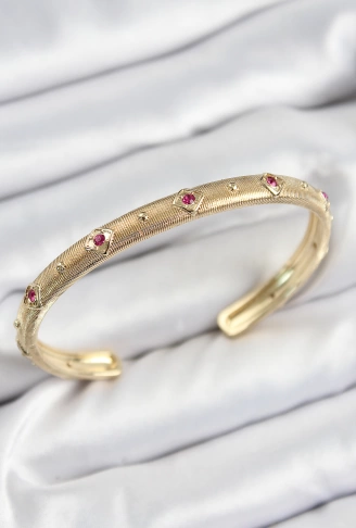 Pirinç Renkli Zirkon Taşlı Vintage Model Gold Renk Kadın Kelepçe