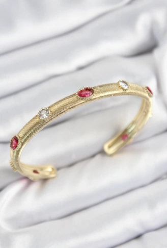 Pirinç Renkli Zirkon Taşlı Vintage Model Gold Renk Kadın Kelepçe
