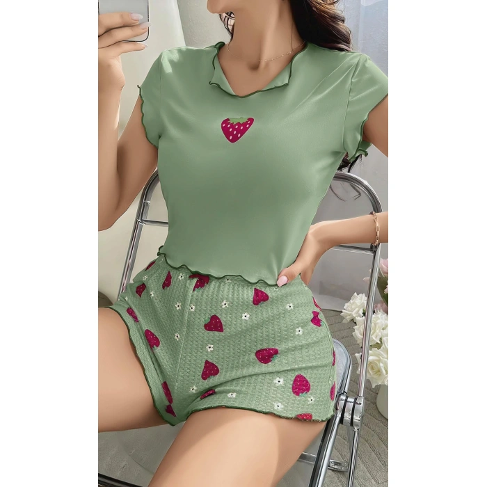 Kadın Yeşil Çilek Desenli Askılı Şortlu Pijama Takım 5004