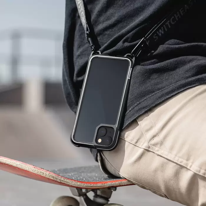 Apple İphone 13 Kılıf Boyun Askılı Kompozit Tasarımlı Şok Önleyicili Lisanslı Switcheasy Odyssey Kapak