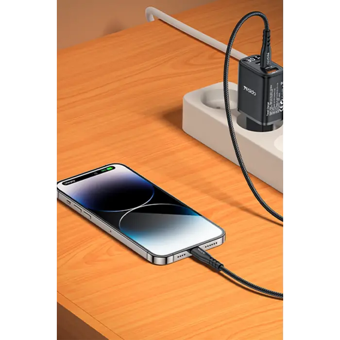 Yesido Yc69 Dijital Göstergeli 1 Adet 30w Usb Ve 2 Adet 30w Type-c Çıkışlı Pd Hızlı Şarj Cihazı - Siyah