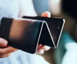 Huaweinin Üçlü Katlanabilir Telefonu: Teknoloji Dünyasına Yeni Bir Soluk mu?