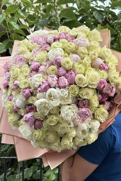 Pembe Şakayık Beyaz Gül Buketi