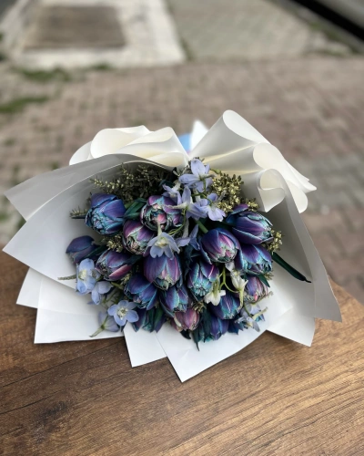 Lale Galaksi Beyaz Buket