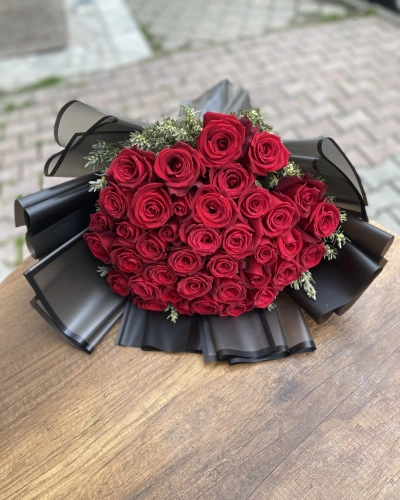 Siyah Kırmızı Gül Buketi