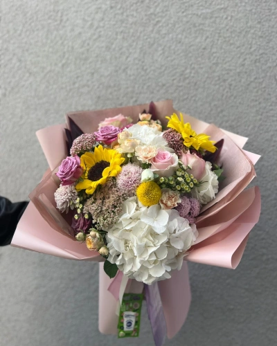 Sarı Beyaz Renkli Bahar Çiçeği