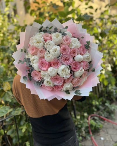 Beyaz Şakayık Pembe Gül Buketi