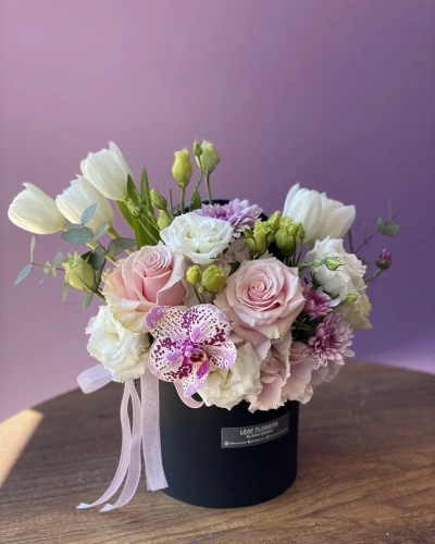 Siyah Kutuda Pembe Beyaz Mini Aranjman