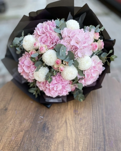 Ortanca Anastasia Çardak Gül Buketi