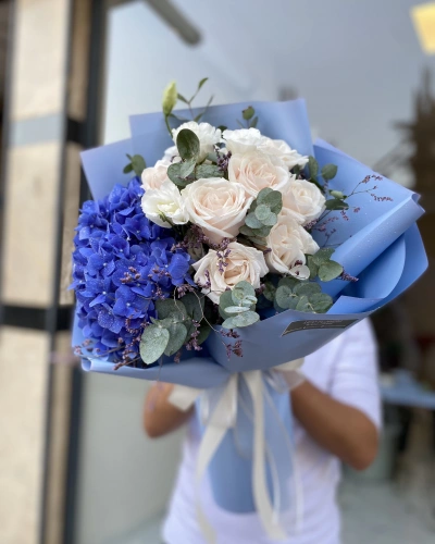 Mavi Ortanca Krem Gül Buketi