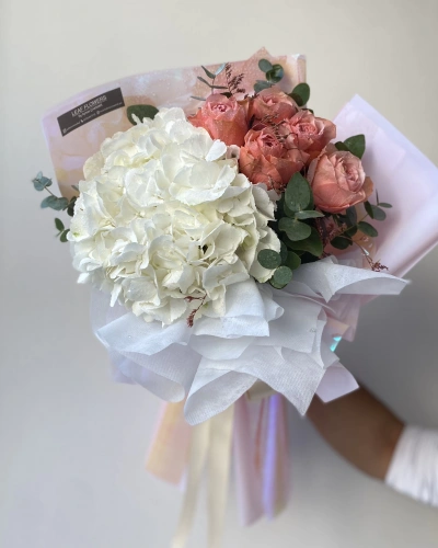 Beyaz Ortanca Kahala Gül Buketi