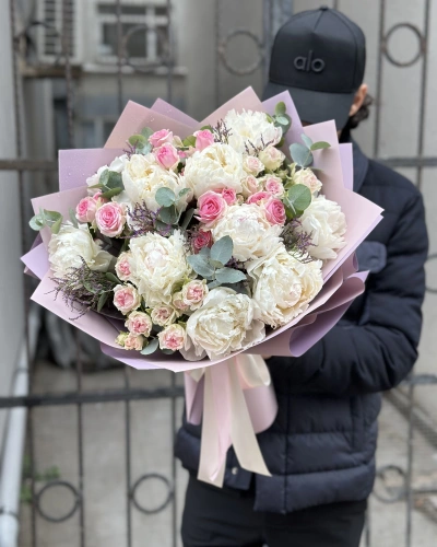 Beyaz Şakayık Çardak Gül Buketi