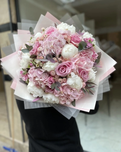 Beyaz Şakayıklı Pembe Buket