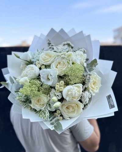 Şakayıklı Güllü Beyaz Karışık Buket