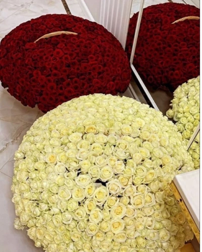 Dev 2li Kırmızı Beyaz Gül Aranjmanları