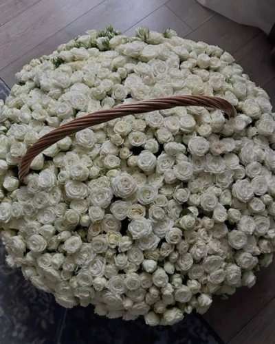 Beyaz Dev Çardak Gül Aranjmanı