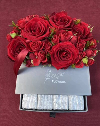 Kırmızı Güllü Çikolata Kutusu