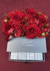 صندوق شوكولاتة بالورود الحمراء