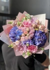 مشترٍ باقة الربيع الملونة