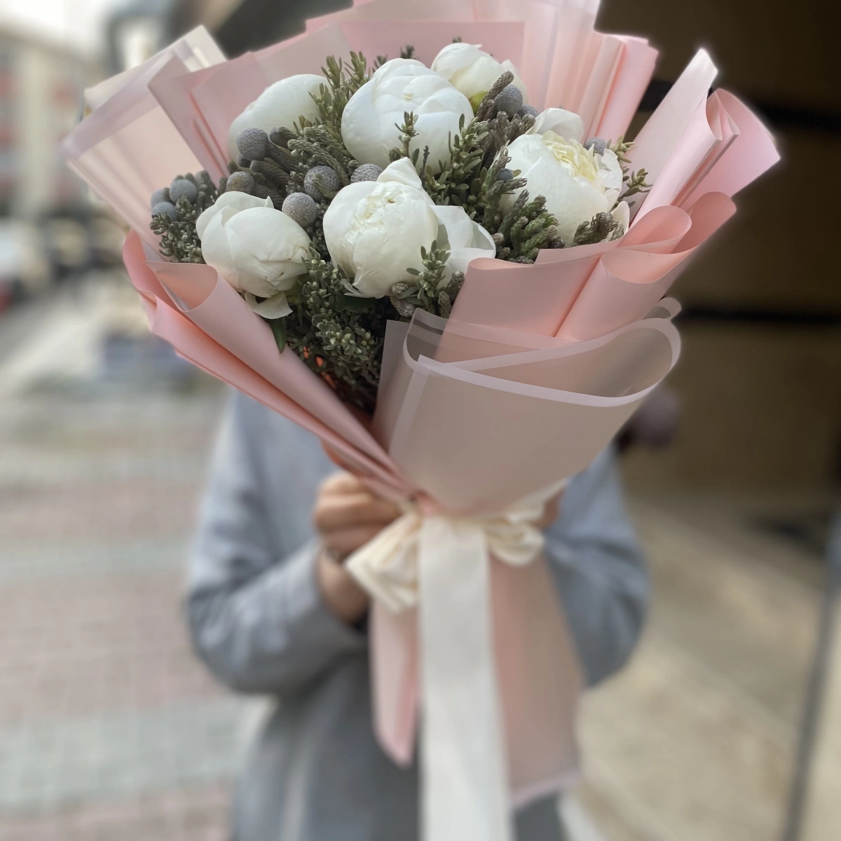 باقة الفاوانيا البيضاء