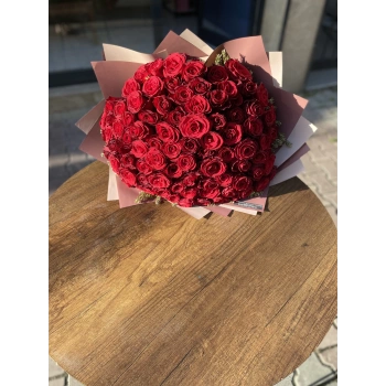 باقة الزهور الحمراء 101