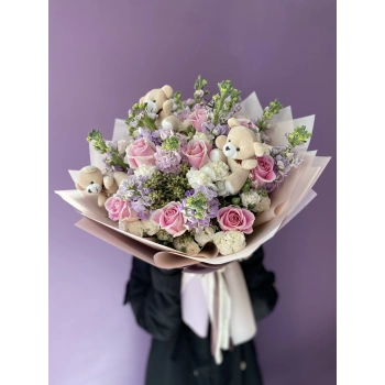 Plush Rose Spring Bouquet