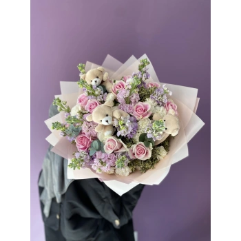 Plush Rose Spring Bouquet