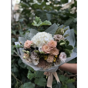 Cappuccino Spring Bouquet