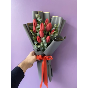 Red Tulip Bouquet