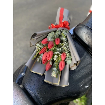 Red Tulip Bouquet