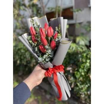 Red Tulip Bouquet