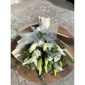 Lilyum and Lisyantus Bouquet