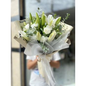 Lilyum and Lisyantus Bouquet