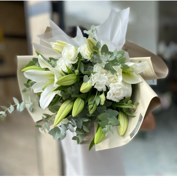 Lilyum and Lisyantus Bouquet