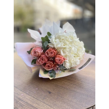 White Hydrangea Kahala Rose Bouquet