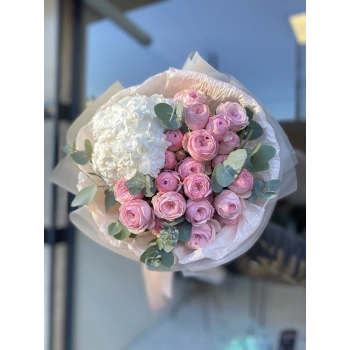 White Hydrangea Special Arbor Rose Bouquet