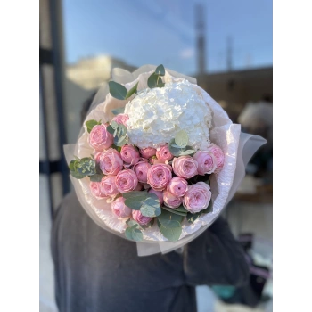 White Hydrangea Special Arbor Rose Bouquet