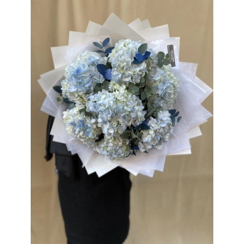 Blue Hydrangea Bouquet (7-stem)