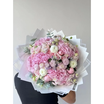 Large Bouquet with Peonies and Hydrangeas