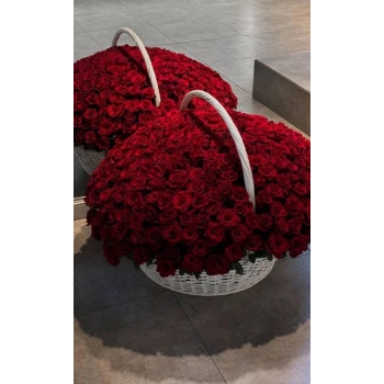 301 Pieces of Red Giant Rose Arrangement