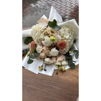Beyaz Turuncu Krem Mevsim Buketi