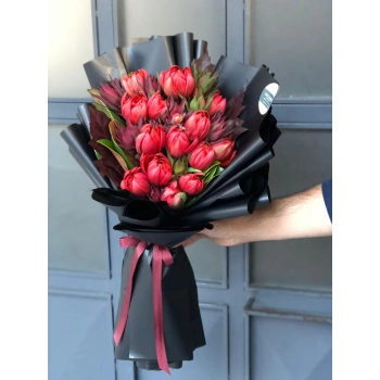 Red Tulip Bouquet